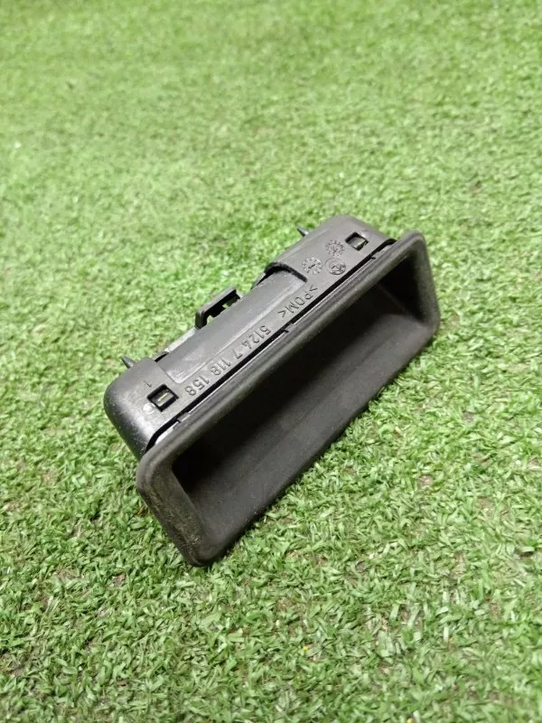 Ручка крышки багажника внутренняя