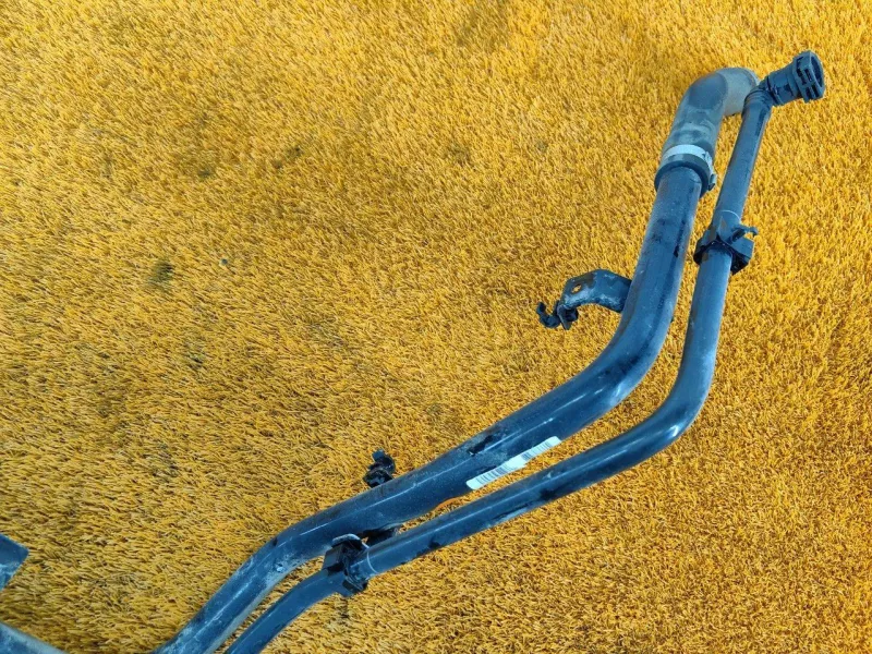 Горловина топливного бака