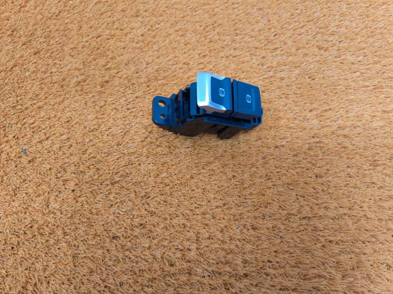 Кнопка стояночного тормоза