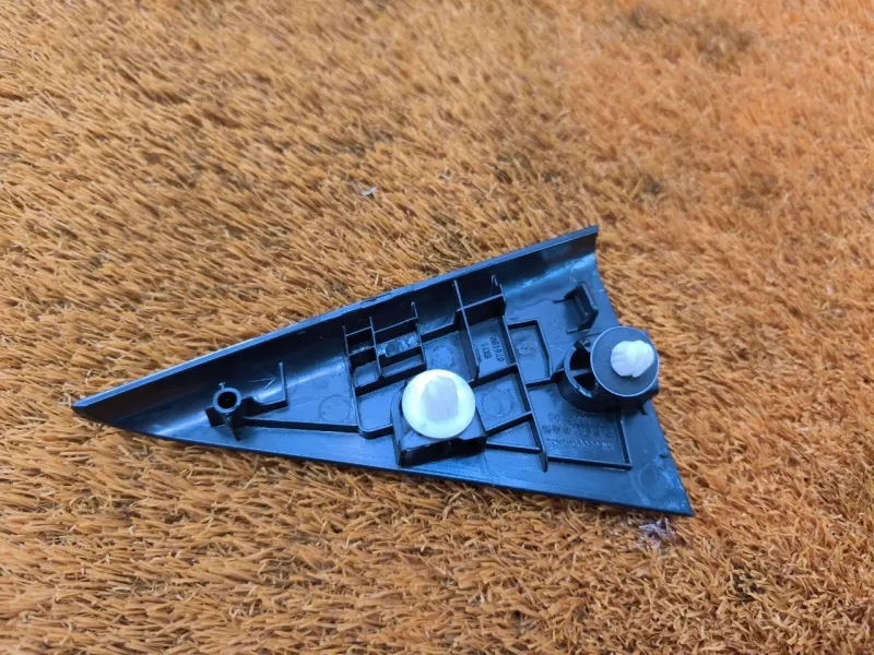 Уголок двери