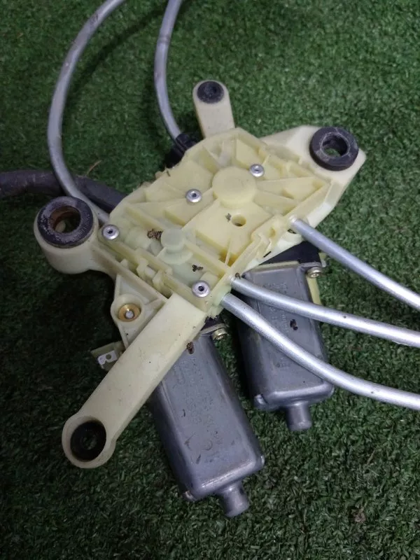 Моторчик шторки двери BMW 7-Series 2002 51168381523 E65/E66, задний правый