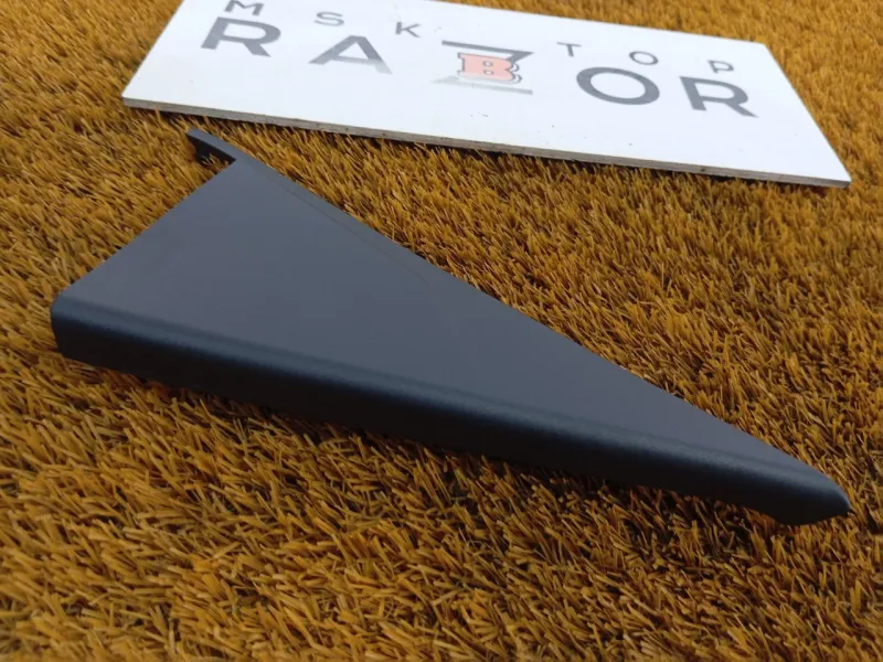 Уголок двери