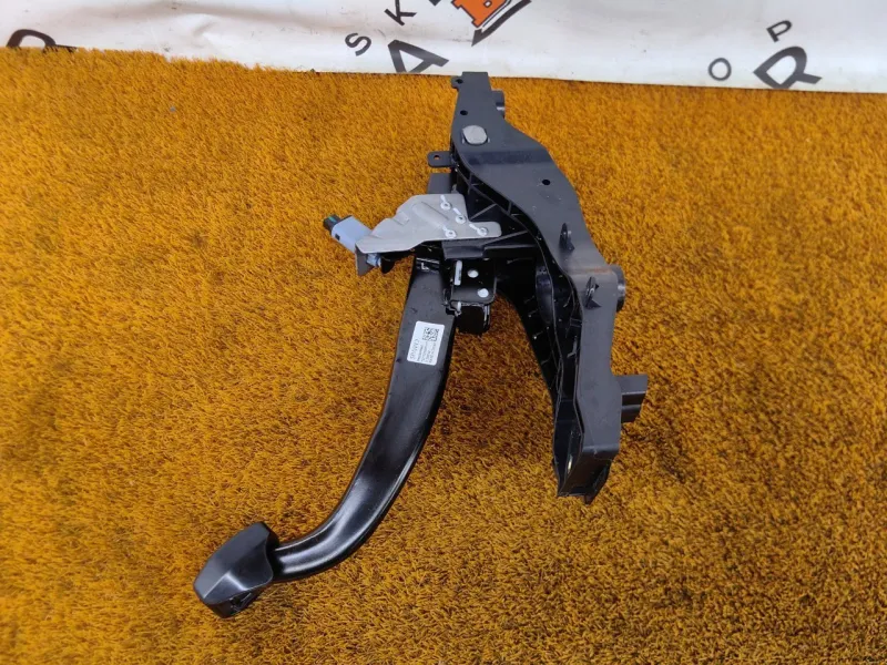 Педаль тормоза