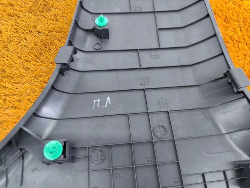 Обшивка центральной стойки