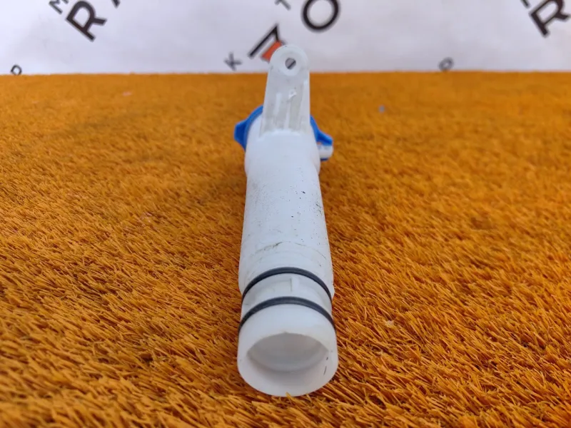 Горловина бачка стеклоомывателя