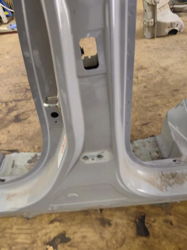 Порог с центральной стойкой