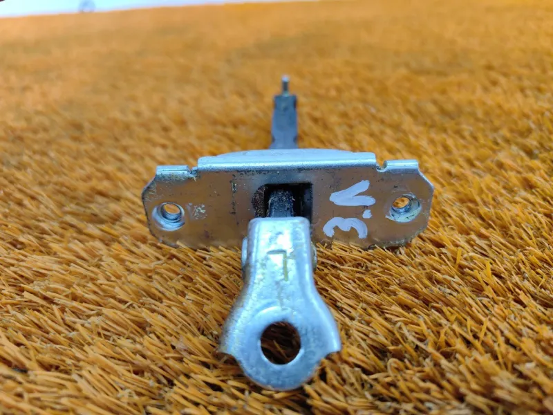 Ограничитель двери