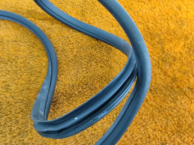 Уплотнитель проема двери