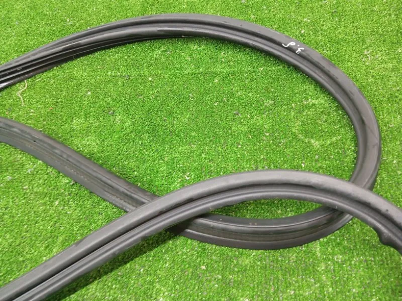 Уплотнитель багажника