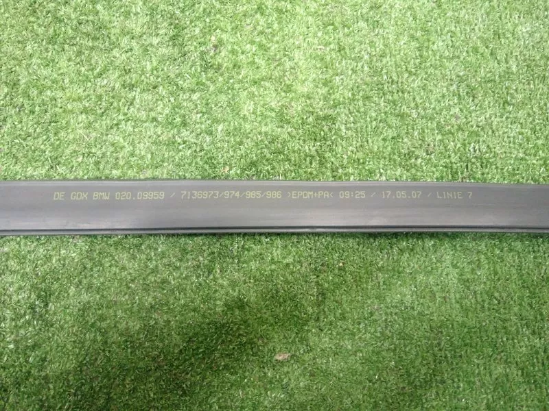 Уплотнитель стекла двери