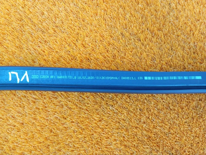 Уплотнитель проема двери (Уплотнитель кузова)