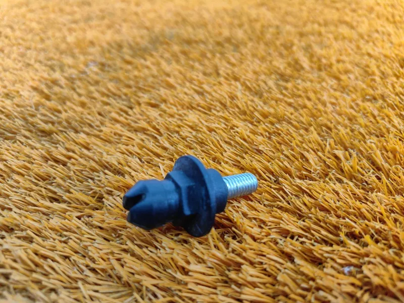 Болт двигателя