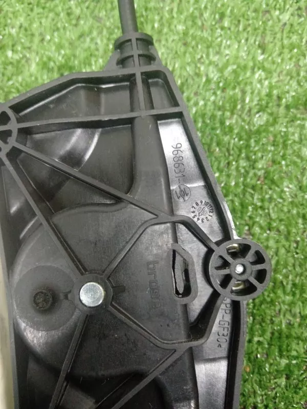 Стеклоподъемник Audi A4 2008 8K0839462A B8, задний правый