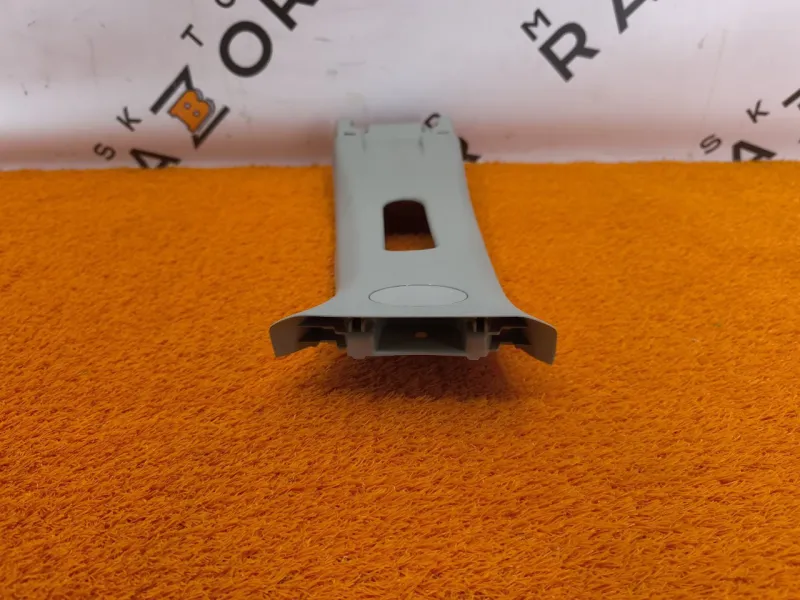 Обшивка центральной стойки