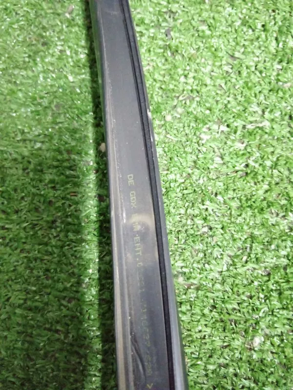 Уплотнитель стекла двери