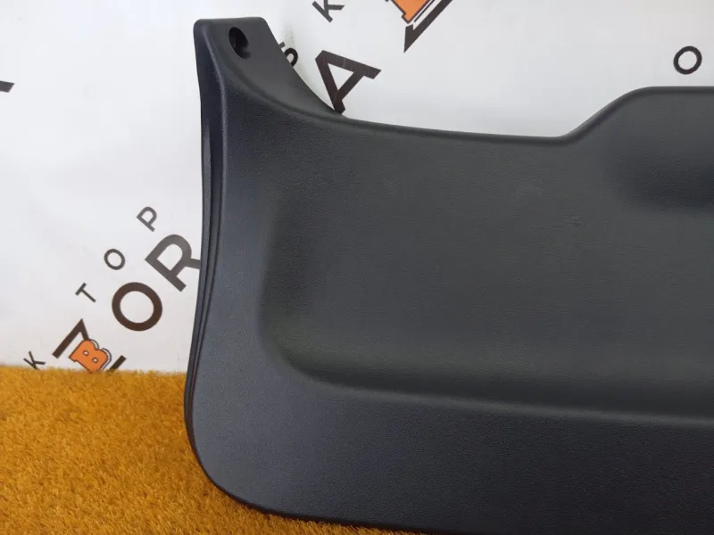 Обшивка двери багажника