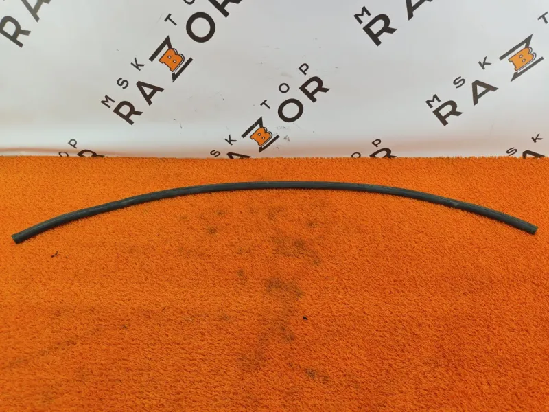 Уплотнитель капота