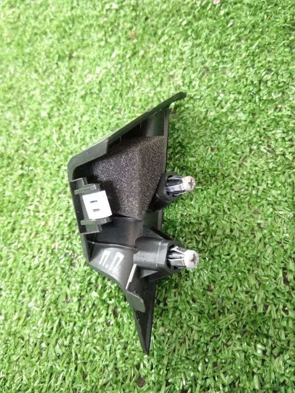 Накладка крепления зеркала