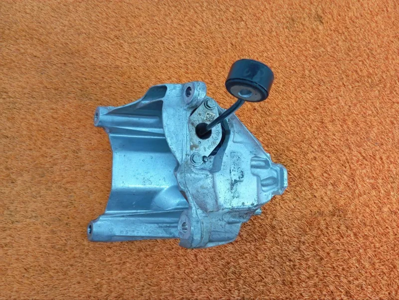 Кронштейн двигателя