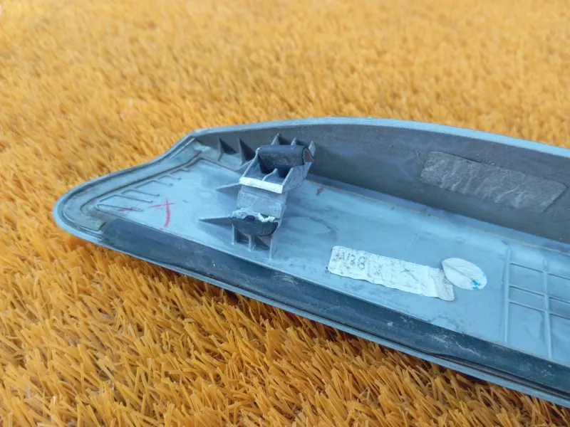 Накладка крышки багажника