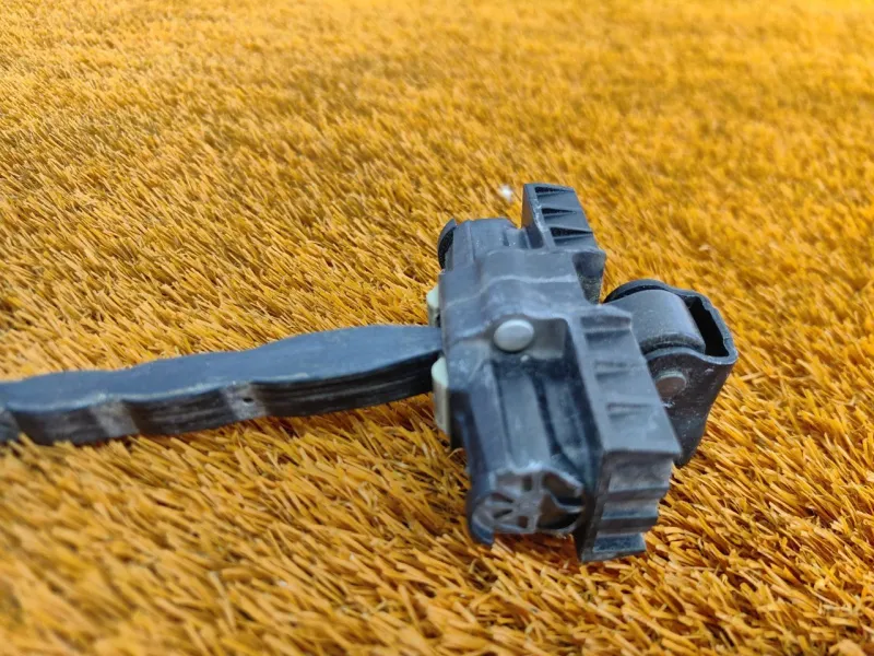 Ограничитель двери