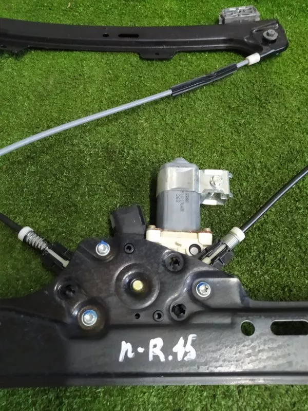 Стеклоподъемник BMW 5-Series 2004 51337075668 E60, передний правый