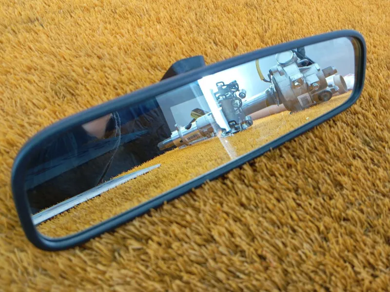 Зеркало заднего вида
