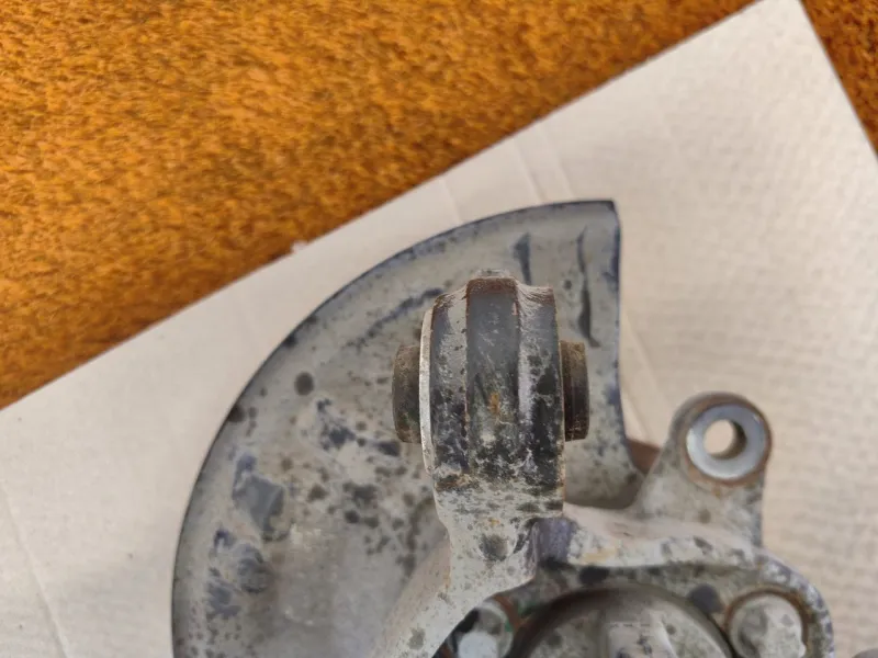 Кулак поворотный