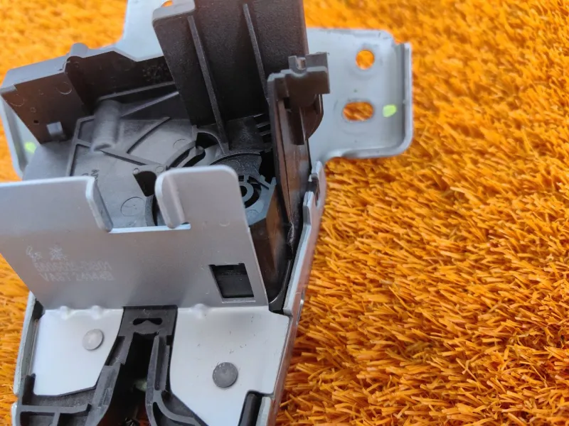 Замок багажника