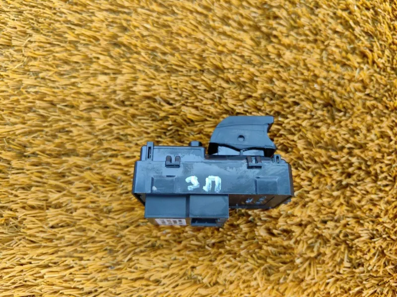 Кнопка стеклоподъемника