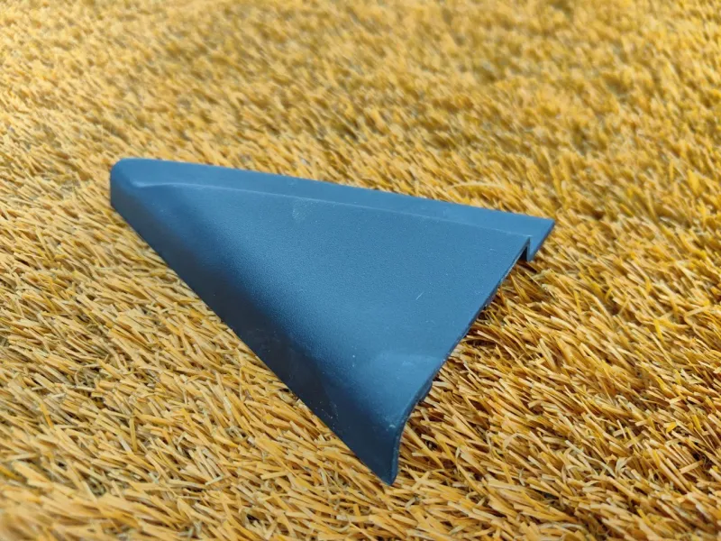 Уголок двери