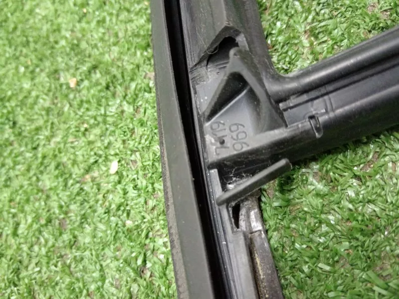 Уплотнитель стекла двери