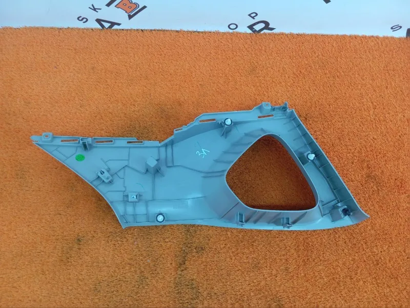 Накладка на стойку кузова