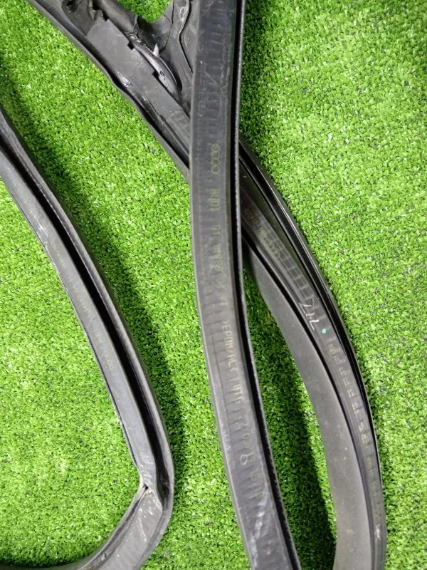 Уплотнитель двери