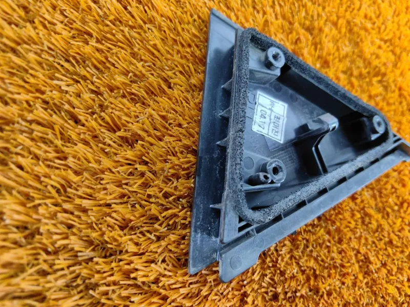 Уголок двери