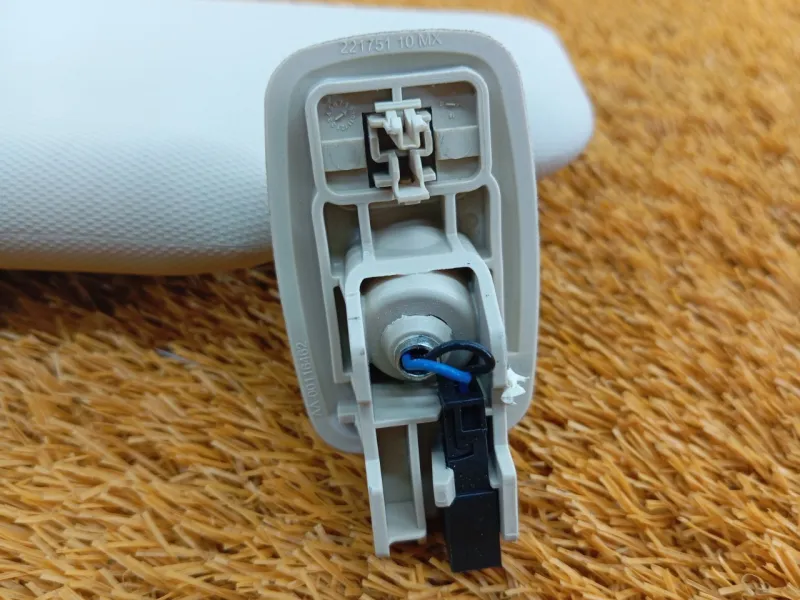 Козырек солнцезащитный