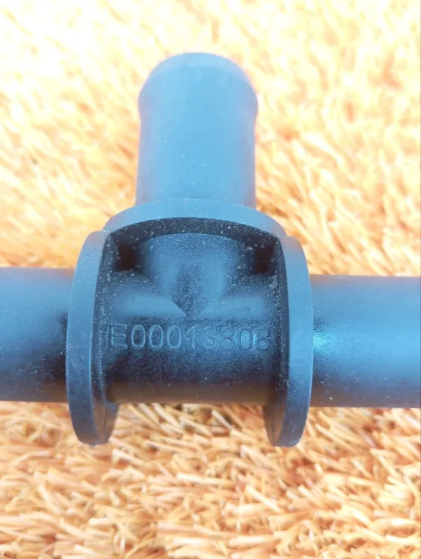 Тройник патрубков печки