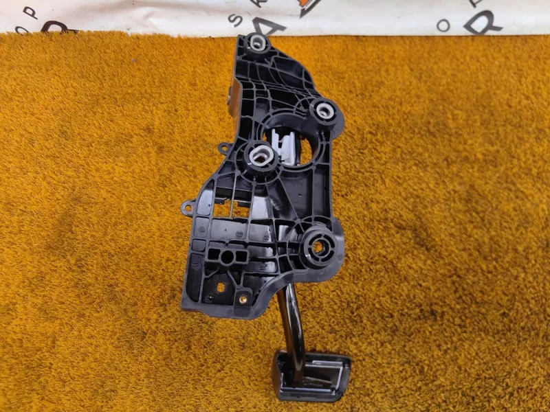 Педаль тормоза