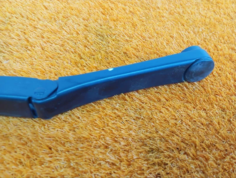 Поводок стеклоочистителя лобового стекла