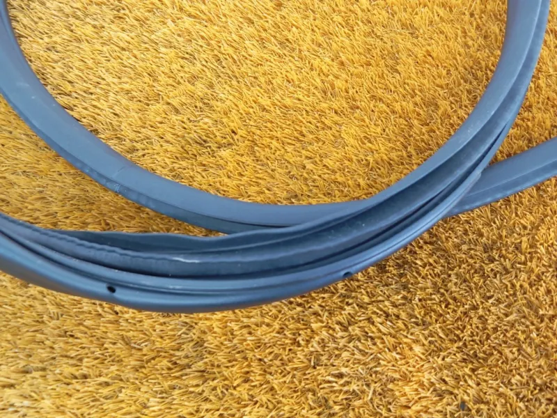 Уплотнитель проема двери