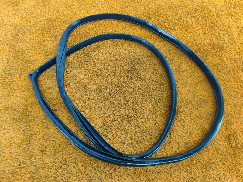 Уплотнитель проема двери