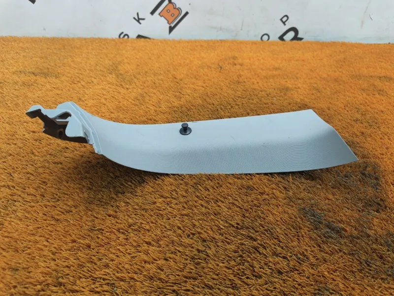 Обшивка двери багажника