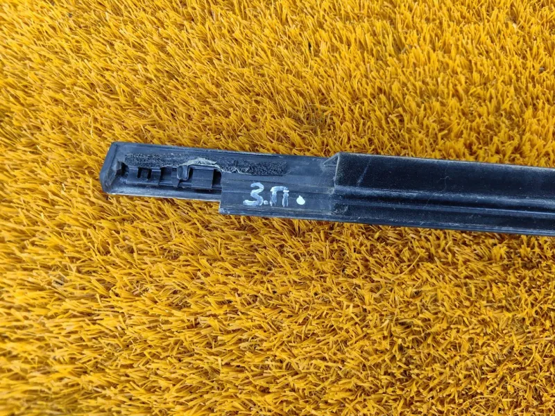 Уплотнитель стекла двери