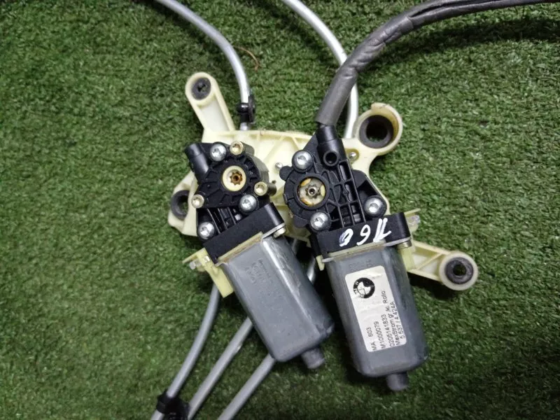 Моторчик шторки двери BMW 7-Series 2002 51168381523 E65/E66, задний правый