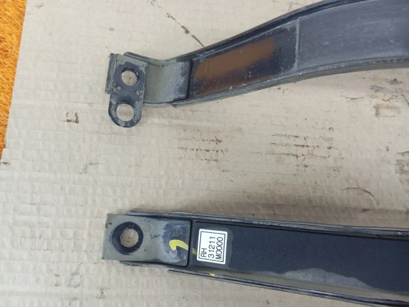 Крепление топливного бака