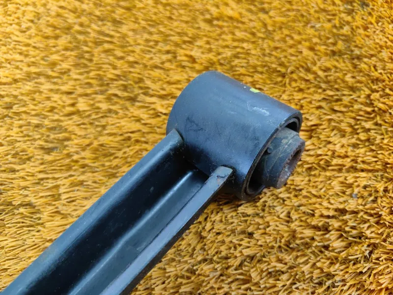 Подушка двигателя