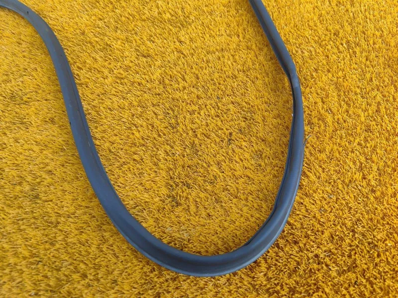 Уплотнитель двери