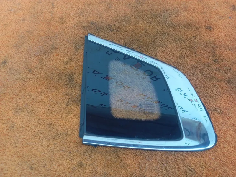 Форточка задняя