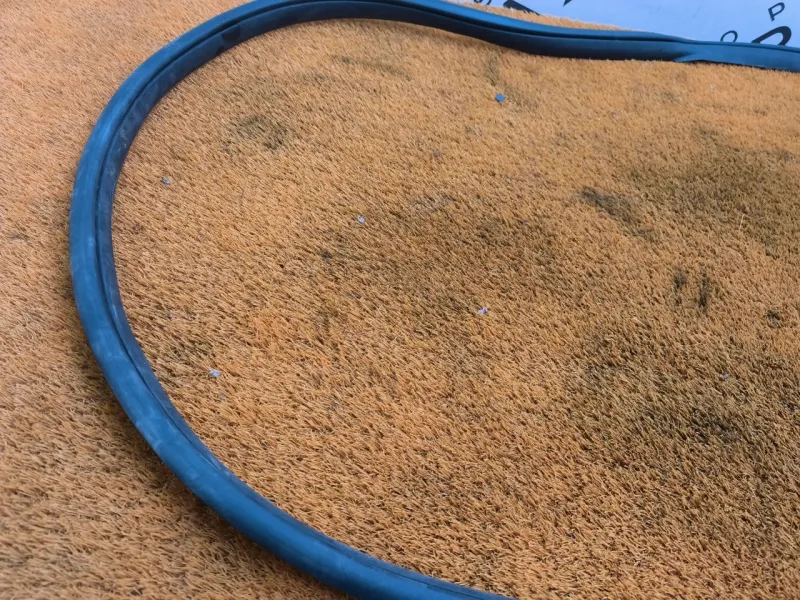 Уплотнитель проема двери