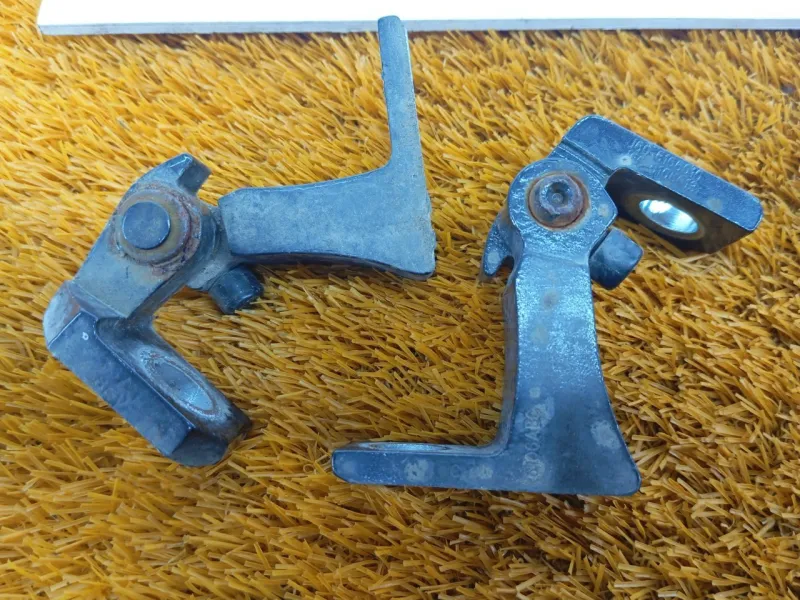 Петля двери